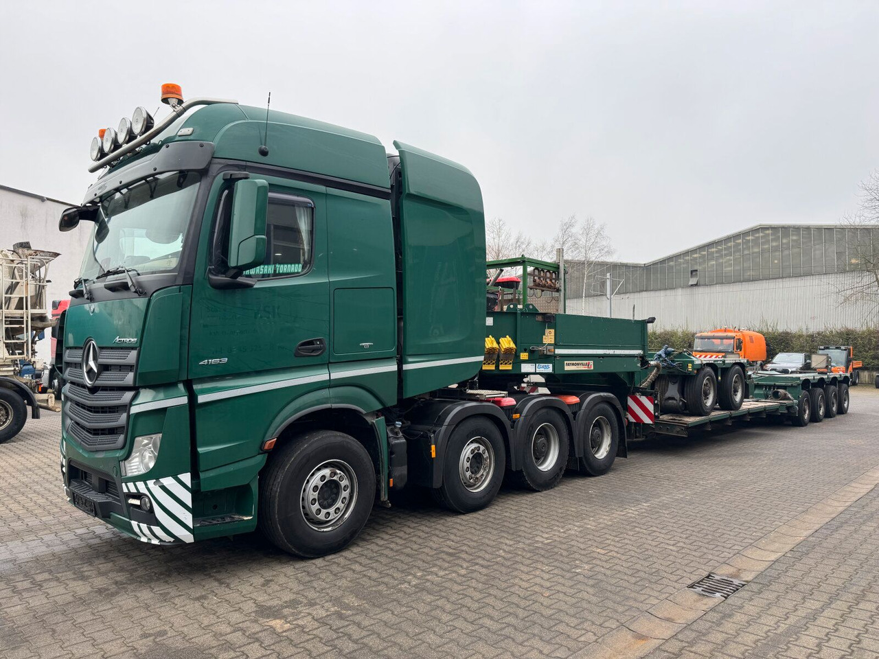 Mercedes-Benz ACTROS 4163 8x4 Schwerlast +Tieflader 4+2 *83 T - Trekkvogn: bilde 2 Mercedes-Benz ACTROS 4163 8x4 Schwerlast +Tieflader 4+2 *83 T - Trekkvogn: bilde 2