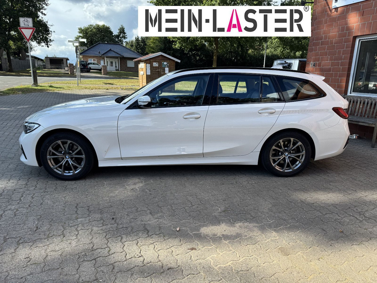 BMW 320 d xDrive touring Sport Line shadow AHK - Stasjonsvogn: bilde 4 BMW 320 d xDrive touring Sport Line shadow AHK - Stasjonsvogn: bilde 4