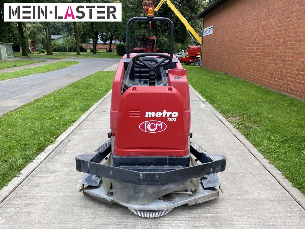 RCM Metro 1303 N Scheuersaugmaschine /3x Teller RCM Metro 1303 N Scheuersaugmaschine /3x Teller - Gulvvaskemaskin: bilde 2 RCM Metro 1303 N Scheuersaugmaschine /3x Teller RCM Metro 1303 N Scheuersaugmaschine /3x Teller - Gulvvaskemaskin: bilde 2