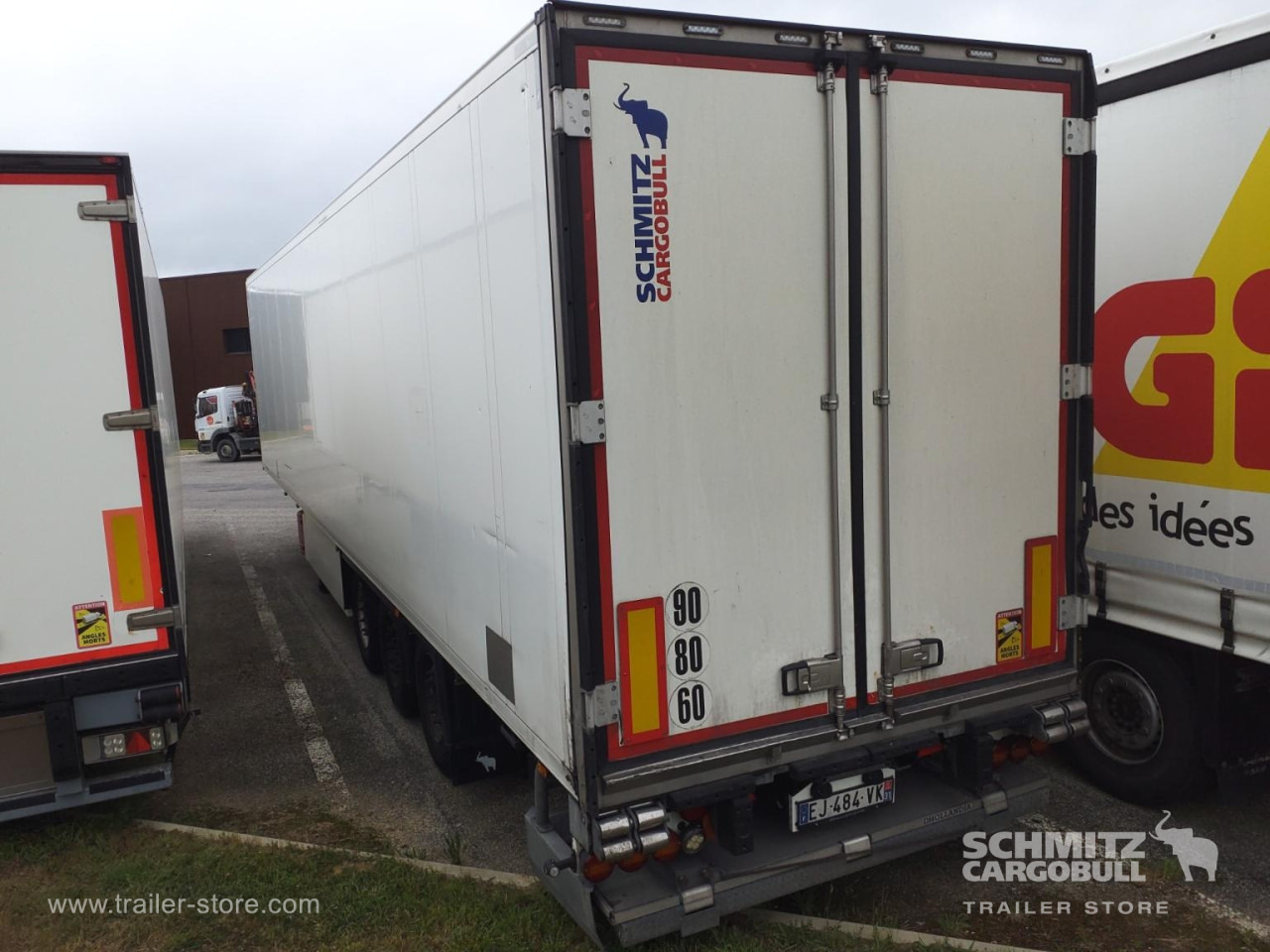 SCHMITZ Reefer Standard Taillift - Isotermisk semitrailer: bilde 2 SCHMITZ Reefer Standard Taillift - Isotermisk semitrailer: bilde 2