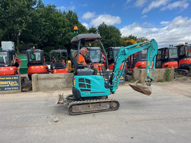 Minigraver Kobelco SK17SR-3: bilde 1