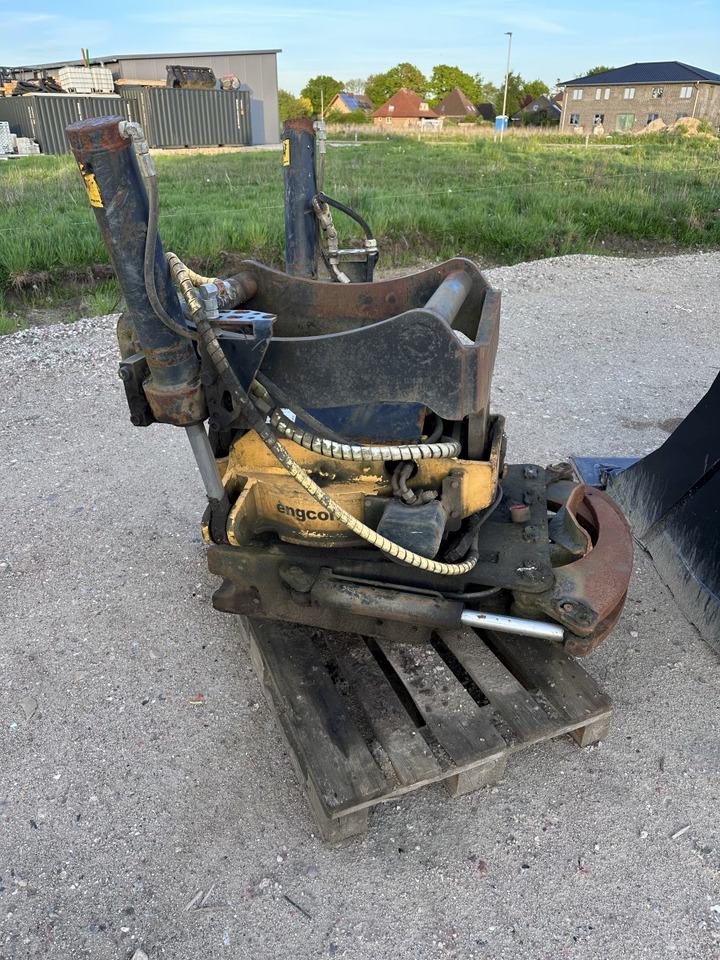 ENGCON EC 30 - S80 GR30 -S80 - SVAB Engcon Rototilt - Tiltrotator - Tiltrotator: bilde 1 ENGCON EC 30 - S80 GR30 -S80 - SVAB Engcon Rototilt - Tiltrotator - Tiltrotator: bilde 1