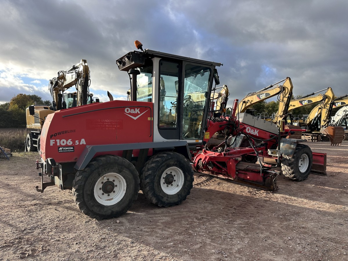 Leie O&K F 106.5 - 6x6 Laser Topcon- Klima Cummins 6 Zyl. O&K F 106.5 - 6x6 Laser Topcon- Klima Cummins 6 Zyl.: bilde 6 Leie O&K F 106.5 - 6x6 Laser Topcon- Klima Cummins 6 Zyl. O&K F 106.5 - 6x6 Laser Topcon- Klima Cummins 6 Zyl.: bilde 6