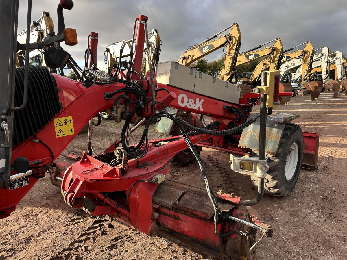 Leie O&K F 106.5 - 6x6 Laser Topcon- Klima Cummins 6 Zyl. O&K F 106.5 - 6x6 Laser Topcon- Klima Cummins 6 Zyl.: bilde 16 Leie O&K F 106.5 - 6x6 Laser Topcon- Klima Cummins 6 Zyl. O&K F 106.5 - 6x6 Laser Topcon- Klima Cummins 6 Zyl.: bilde 16