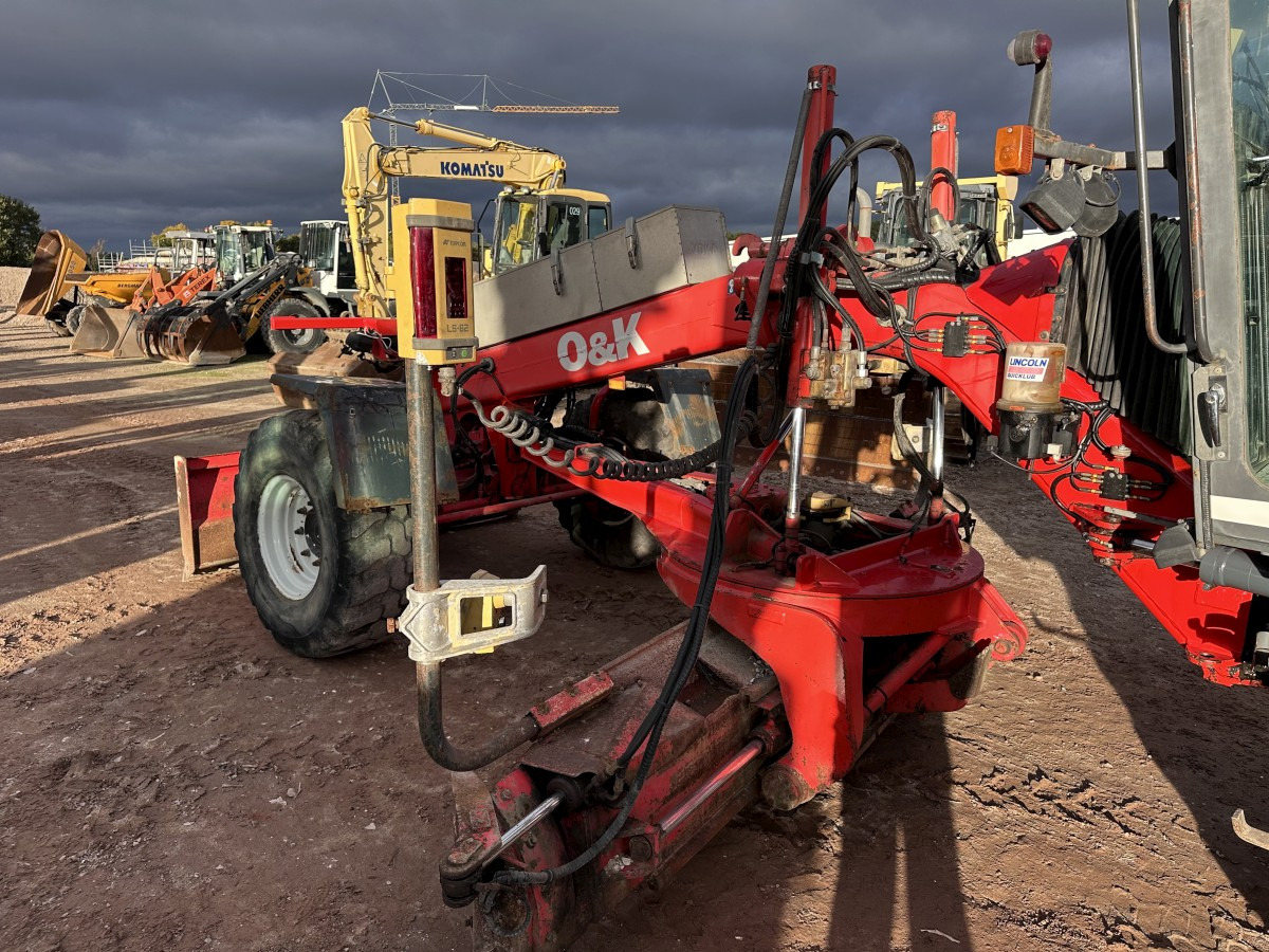 Leie O&K F 106.5 - 6x6 Laser Topcon- Klima Cummins 6 Zyl. O&K F 106.5 - 6x6 Laser Topcon- Klima Cummins 6 Zyl.: bilde 17 Leie O&K F 106.5 - 6x6 Laser Topcon- Klima Cummins 6 Zyl. O&K F 106.5 - 6x6 Laser Topcon- Klima Cummins 6 Zyl.: bilde 17