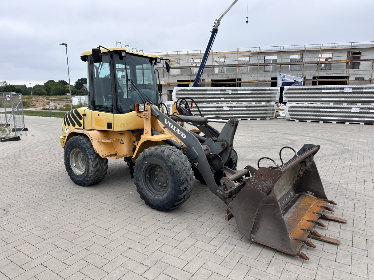 VOLVO L 30 B PRO 3er Kreis Klappschaufel+Palettengabel - Hjullaster: bilde 4 VOLVO L 30 B PRO 3er Kreis Klappschaufel+Palettengabel - Hjullaster: bilde 4