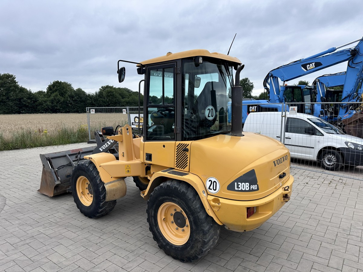 VOLVO L 30 B PRO 3er Kreis Klappschaufel+Palettengabel - Hjullaster: bilde 5 VOLVO L 30 B PRO 3er Kreis Klappschaufel+Palettengabel - Hjullaster: bilde 5