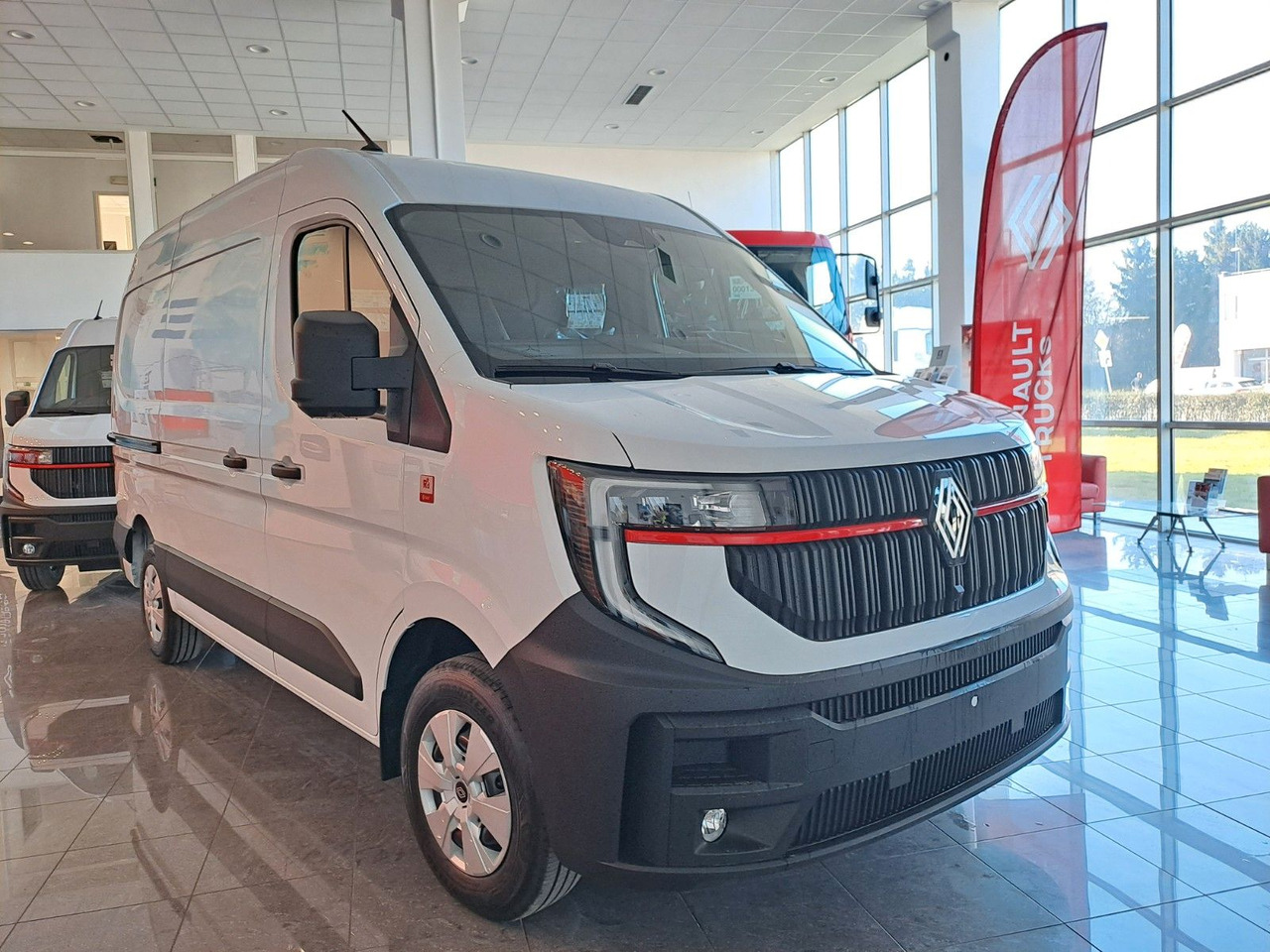 Renault Master L2H2 150 - NAV Klimaaut. Holzb. 270° - Kassebil: bilde 2 Renault Master L2H2 150 - NAV Klimaaut. Holzb. 270° - Kassebil: bilde 2