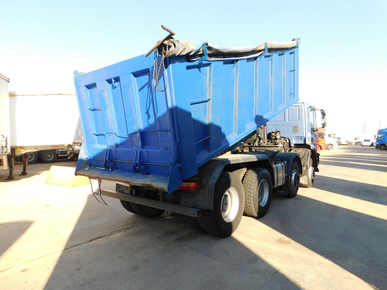 Iveco Trakker ad410t45 - Tippbil: bilde 3 Iveco Trakker ad410t45 - Tippbil: bilde 3