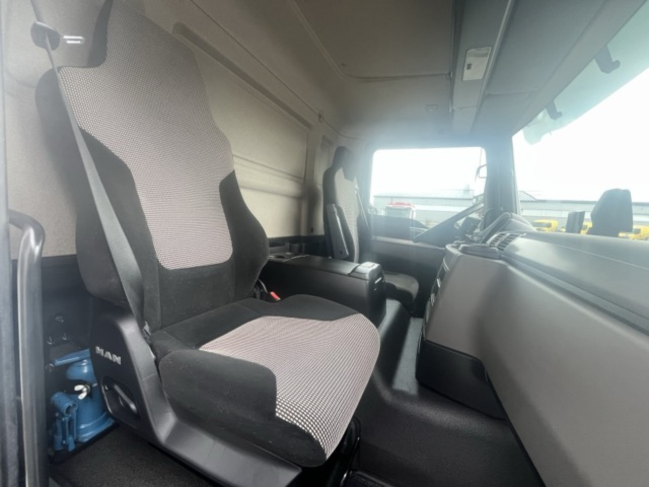 MAN TGM 15.290 4x2 LL Tiefkühler ATP 08.2028 Euro6 - Kjølebil: bilde 4 MAN TGM 15.290 4x2 LL Tiefkühler ATP 08.2028 Euro6 - Kjølebil: bilde 4