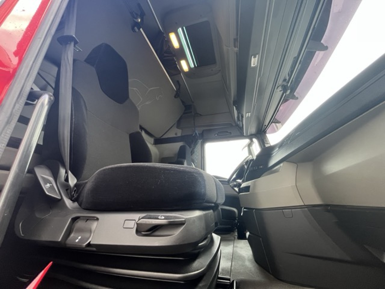 MAN TGX 18.510 4x2 LL SA Euro6 Retarder Klima ZV - Trekkvogn: bilde 4 MAN TGX 18.510 4x2 LL SA Euro6 Retarder Klima ZV - Trekkvogn: bilde 4