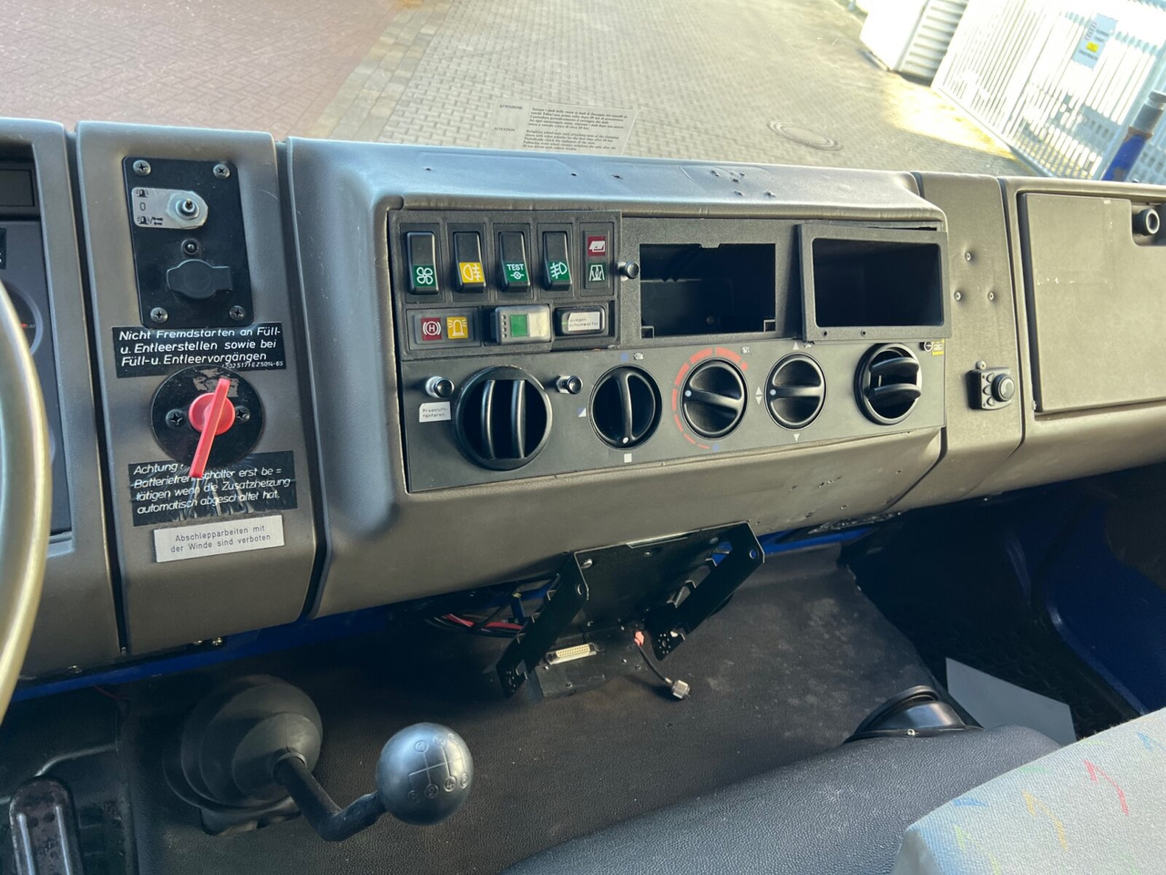 120-23 AW 4x4 Doka 120-23 AW 4x4 Doka, V8-Motor, Mannschaftswagen 16 Sitze, Seilwinde - Brannbil: bilde 2 120-23 AW 4x4 Doka 120-23 AW 4x4 Doka, V8-Motor, Mannschaftswagen 16 Sitze, Seilwinde - Brannbil: bilde 2