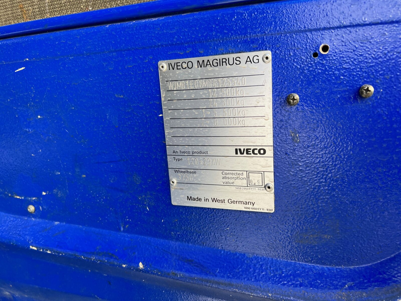 120-23 AW 4x4 Doka 120-23 AW 4x4 Doka, V8-Motor, Mannschaftswagen 16 Sitze, Seilwinde - Brannbil: bilde 5 120-23 AW 4x4 Doka 120-23 AW 4x4 Doka, V8-Motor, Mannschaftswagen 16 Sitze, Seilwinde - Brannbil: bilde 5