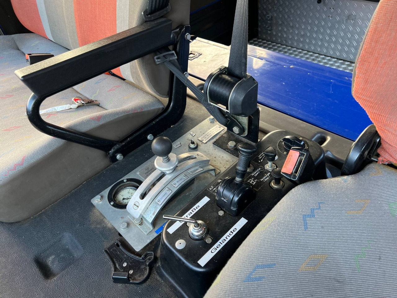 120-23 AW 4x4 Doka 120-23 AW 4x4 Doka, V8-Motor, Mannschaftswagen 16 Sitze, Seilwinde - Brannbil: bilde 3 120-23 AW 4x4 Doka 120-23 AW 4x4 Doka, V8-Motor, Mannschaftswagen 16 Sitze, Seilwinde - Brannbil: bilde 3