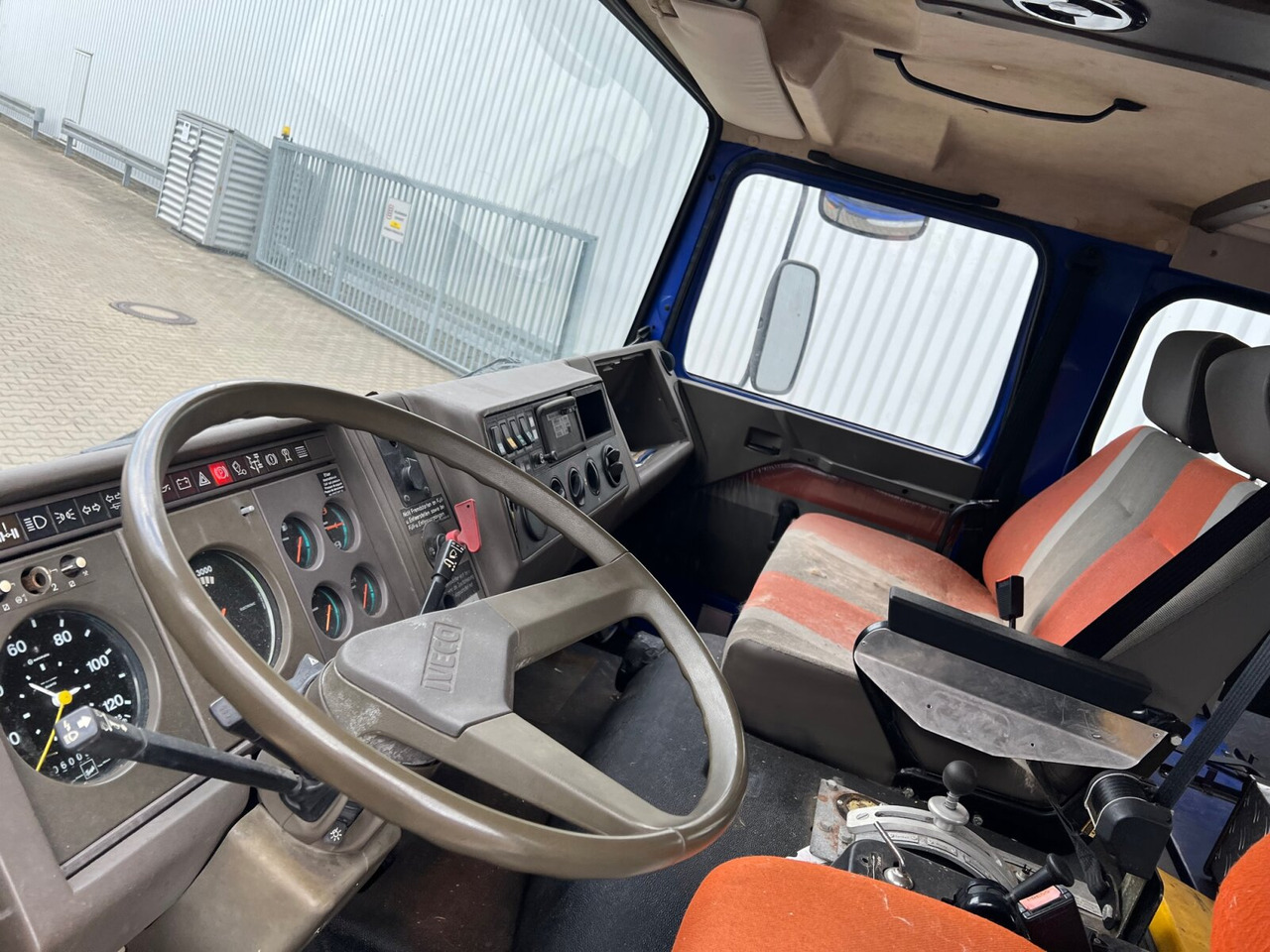 120-23 AW 4x4 Doka 120-23 AW 4x4 Doka, V8-Motor, Seilwinde - Chassis lastebil: bilde 2 120-23 AW 4x4 Doka 120-23 AW 4x4 Doka, V8-Motor, Seilwinde - Chassis lastebil: bilde 2