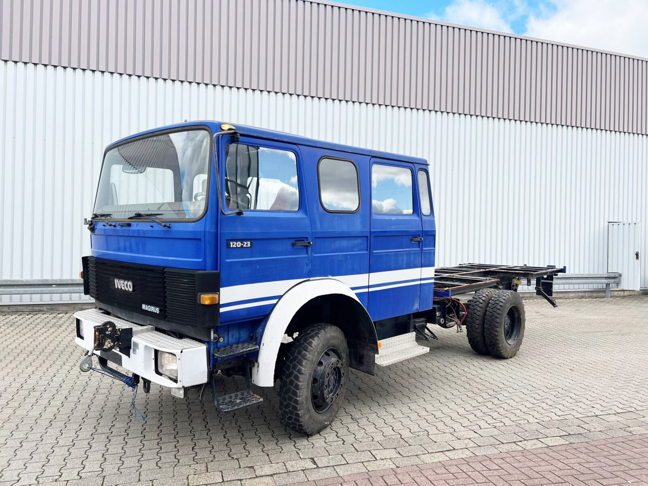 120-23 AW 4x4 Doka 120-23 AW 4x4 Doka, V8-Motor, Seilwinde - Chassis lastebil: bilde 1 120-23 AW 4x4 Doka 120-23 AW 4x4 Doka, V8-Motor, Seilwinde - Chassis lastebil: bilde 1