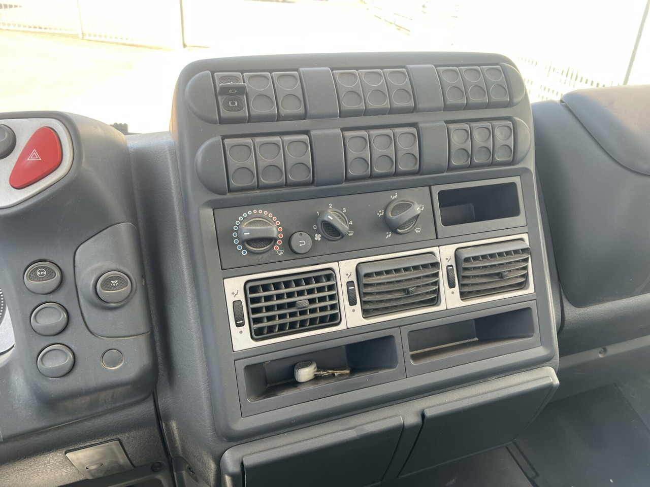 EuroCargo ML80E18K 4x2 EuroCargo ML80E18K 4x2 - Tippbil: bilde 5 EuroCargo ML80E18K 4x2 EuroCargo ML80E18K 4x2 - Tippbil: bilde 5