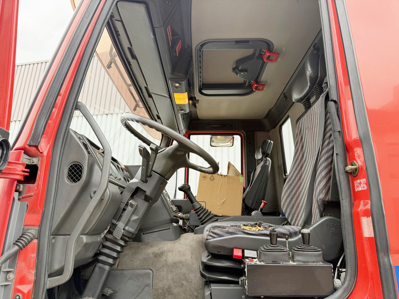 EuroTech 240E38 6x2-4 EuroTech 240E38 6x2-4, Lift-/Lenkachse, Seilwinde, Kran Hiab 100 - Krokbil, Kranbil: bilde 3 EuroTech 240E38 6x2-4 EuroTech 240E38 6x2-4, Lift-/Lenkachse, Seilwinde, Kran Hiab 100 - Krokbil, Kranbil: bilde 3