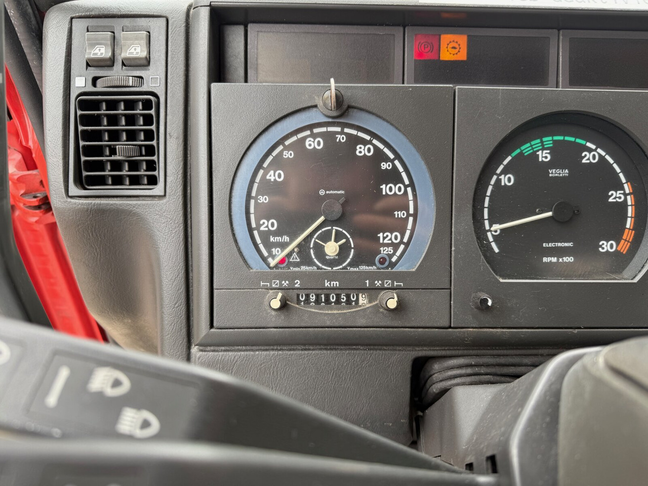 EuroTech 240E38 6x2-4 EuroTech 240E38 6x2-4, Lift-/Lenkachse, Seilwinde, Kran Hiab 100 - Krokbil, Kranbil: bilde 4 EuroTech 240E38 6x2-4 EuroTech 240E38 6x2-4, Lift-/Lenkachse, Seilwinde, Kran Hiab 100 - Krokbil, Kranbil: bilde 4