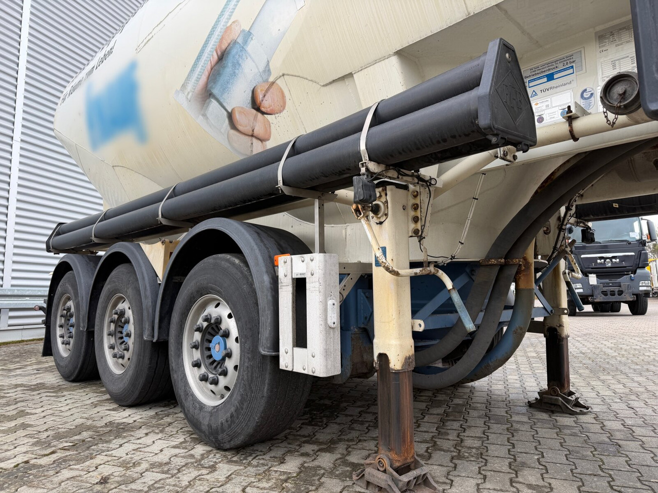 Bulktrailer Feldbinder EUT 38.3-3 EUT 38.3-3, Liftachse, 3 Kammern, ca. 38.000l: bilde 14 Bulktrailer Feldbinder EUT 38.3-3 EUT 38.3-3, Liftachse, 3 Kammern, ca. 38.000l: bilde 14