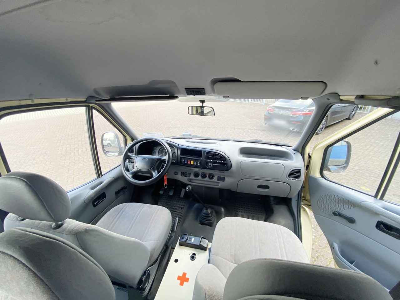 Ford Transit 2.5 4x2 Transit 2.5 4x2, Personentransporter, 8 Sitze - Minibuss, Persontransport: bilde 5 Ford Transit 2.5 4x2 Transit 2.5 4x2, Personentransporter, 8 Sitze - Minibuss, Persontransport: bilde 5