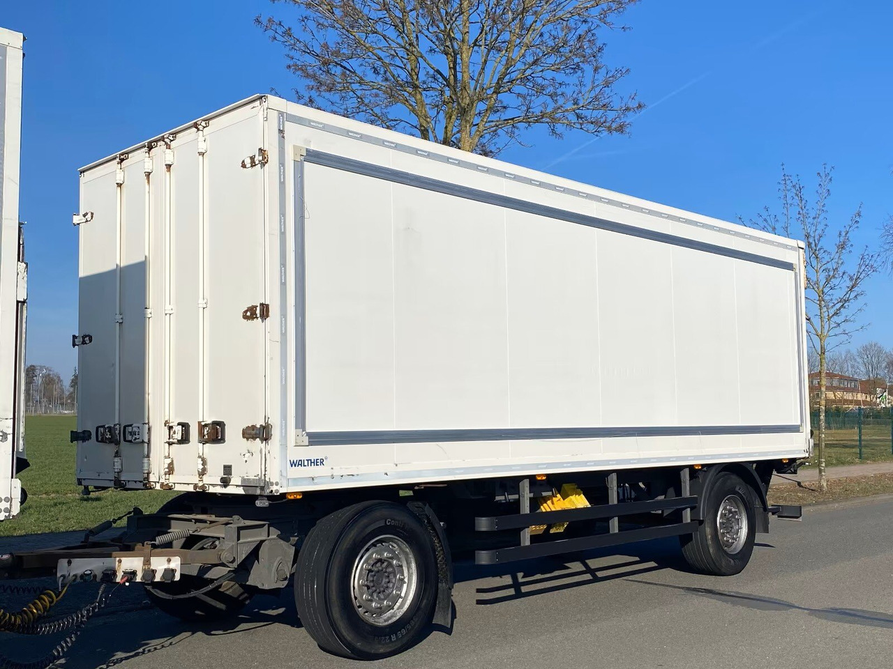 Kofferanhänger mit LBW Kofferanhänger mit LBW, Durchladesystem - Skaphenger: bilde 1 Kofferanhänger mit LBW Kofferanhänger mit LBW, Durchladesystem - Skaphenger: bilde 1