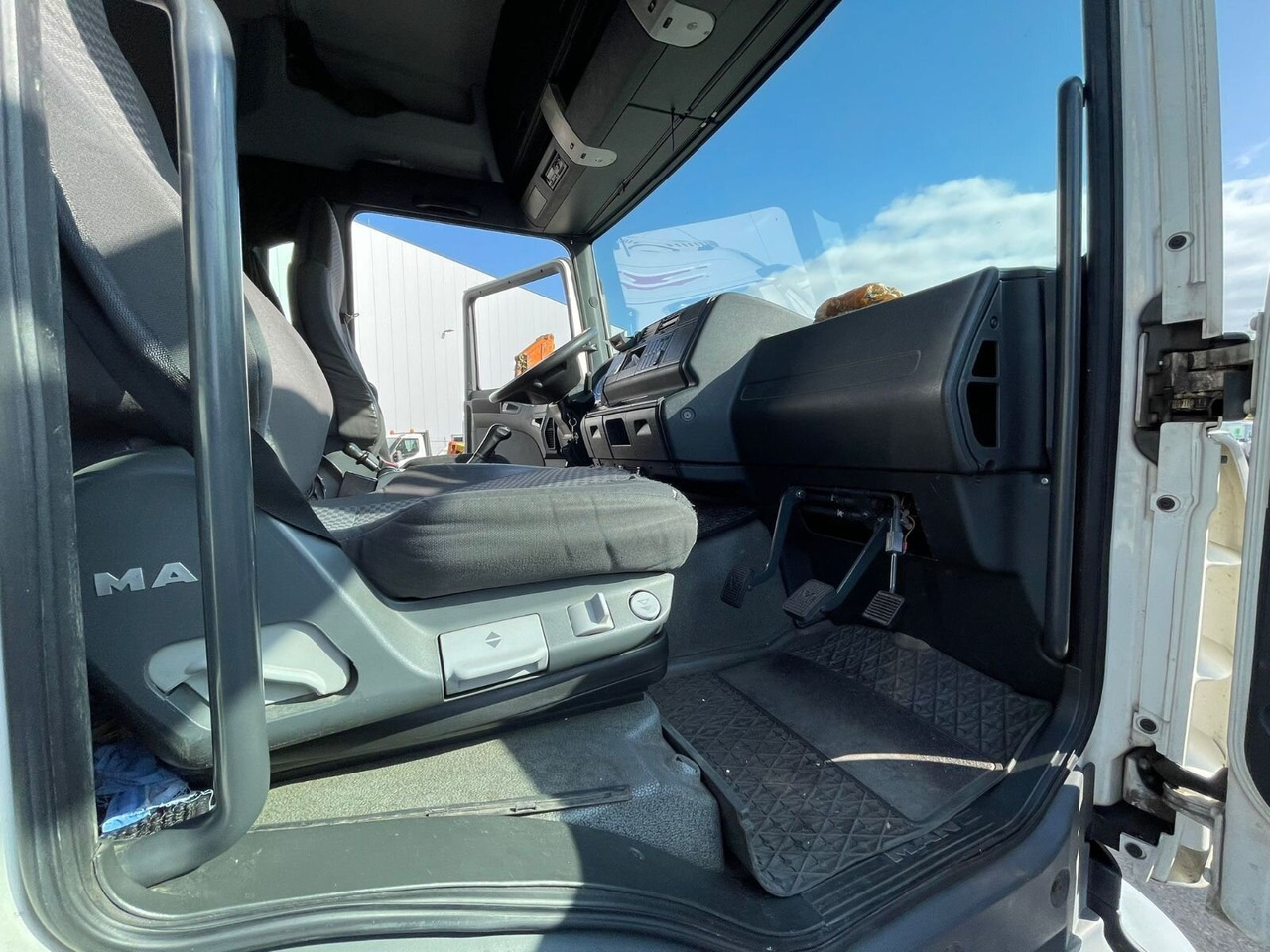 MAN TGM 18.330 4X2 LL TGM 18.330 4X2 LL, Fahrschulausstattung - Lastebil: bilde 5 MAN TGM 18.330 4X2 LL TGM 18.330 4X2 LL, Fahrschulausstattung - Lastebil: bilde 5