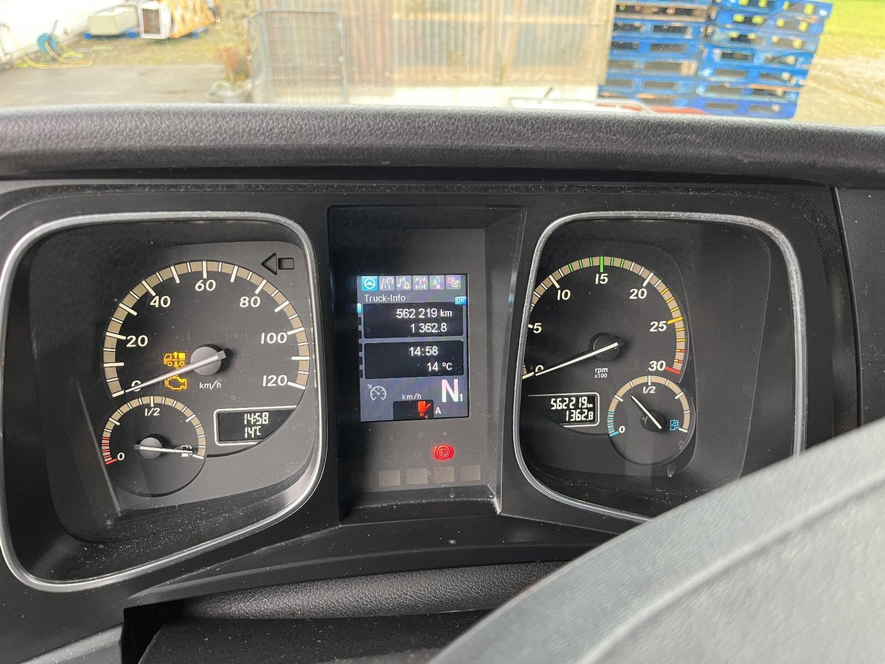 Mercedes-Benz Actros 1832 L 4x2 Actros 1832 L 4x2, Kühlkoffer, 2x Trennwand, Carrier, LBW BÄR - Lastebil: bilde 5 Mercedes-Benz Actros 1832 L 4x2 Actros 1832 L 4x2, Kühlkoffer, 2x Trennwand, Carrier, LBW BÄR - Lastebil: bilde 5