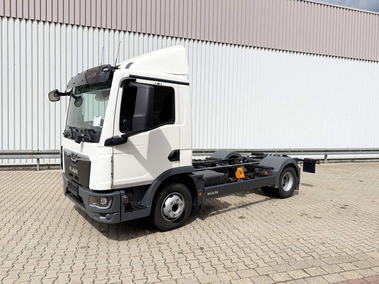MAN TGL 12.250 4x2 BL CH TGL 12.250 4x2 BL CH, 6-Zylinder - Chassis lastebil: bilde 1 MAN TGL 12.250 4x2 BL CH TGL 12.250 4x2 BL CH, 6-Zylinder - Chassis lastebil: bilde 1
