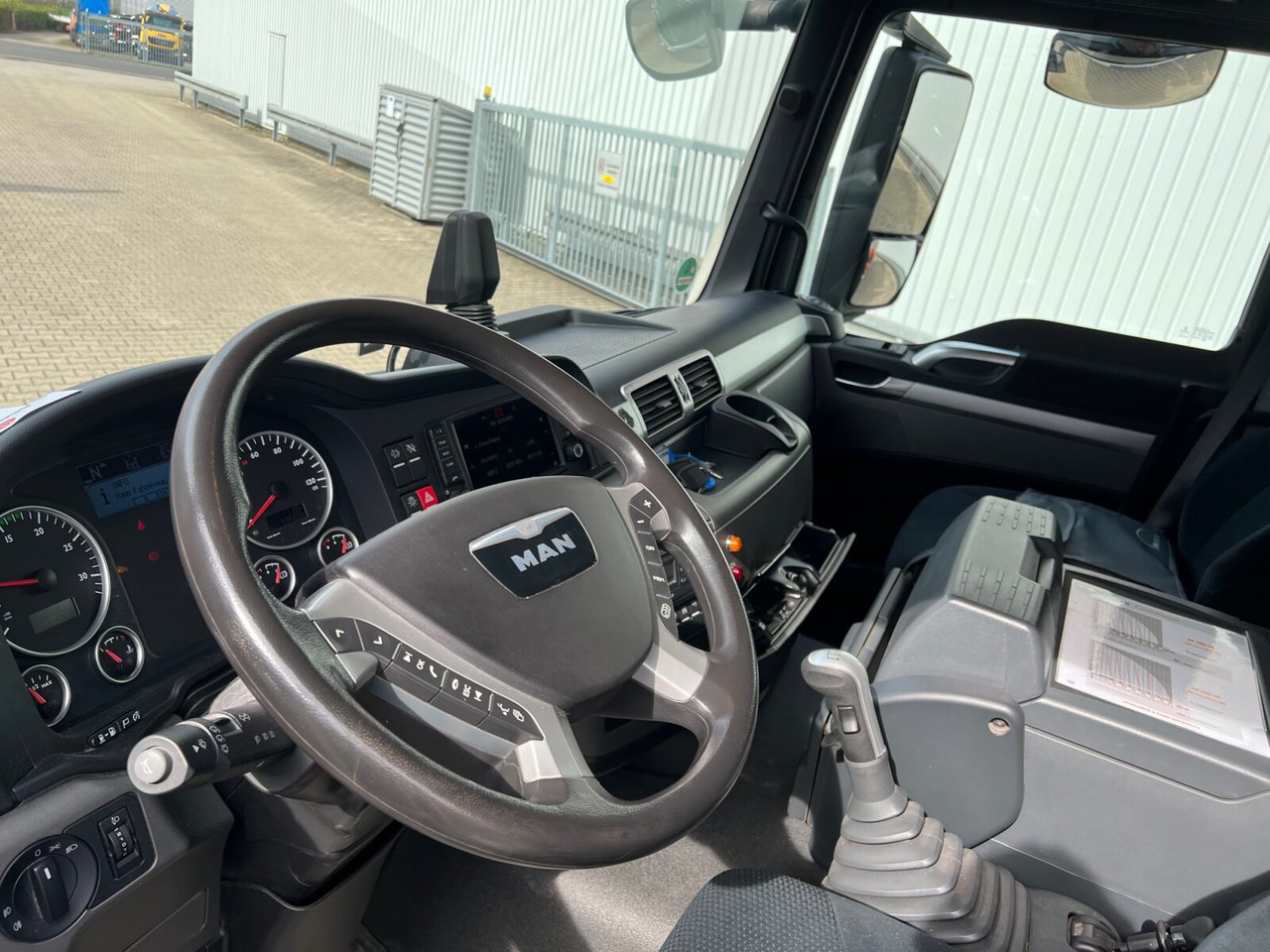 MAN TGS 26.360/400 6x2-4 BL TGS 26.360/400 6x2-4 BL, Lenk-/Lift, Kran Atlas AK 206.3E A5, Funk - Kranbil, Planbil: bilde 3 MAN TGS 26.360/400 6x2-4 BL TGS 26.360/400 6x2-4 BL, Lenk-/Lift, Kran Atlas AK 206.3E A5, Funk - Kranbil, Planbil: bilde 3