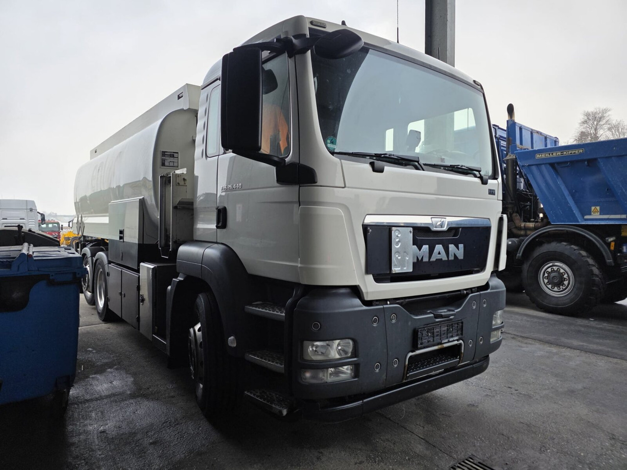 MAN TGS 26.440 6x2-4 LL TGS 26.400 6x2-4 LL, EEV, Intarder, Lenk-/Lift, L & F Tank ca. 20000l, 3 Kammern - Tankbil: bilde 5 MAN TGS 26.440 6x2-4 LL TGS 26.400 6x2-4 LL, EEV, Intarder, Lenk-/Lift, L & F Tank ca. 20000l, 3 Kammern - Tankbil: bilde 5