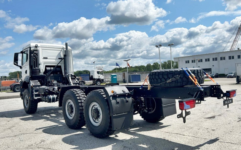 MAN TGS 33.440 6x6 BB CH TGS 33.440 6x6 BB CH, Euro2, Einzelbereifung - Chassis lastebil: bilde 4 MAN TGS 33.440 6x6 BB CH TGS 33.440 6x6 BB CH, Euro2, Einzelbereifung - Chassis lastebil: bilde 4