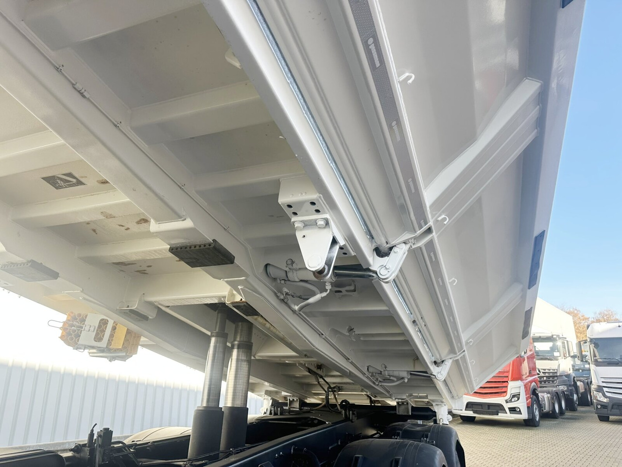 MAN TGS 35.460 8X4 BB TGS 35.460 8X4 BB, Meiller Bordmatik 13m³ - Tippbil: bilde 2 MAN TGS 35.460 8X4 BB TGS 35.460 8X4 BB, Meiller Bordmatik 13m³ - Tippbil: bilde 2