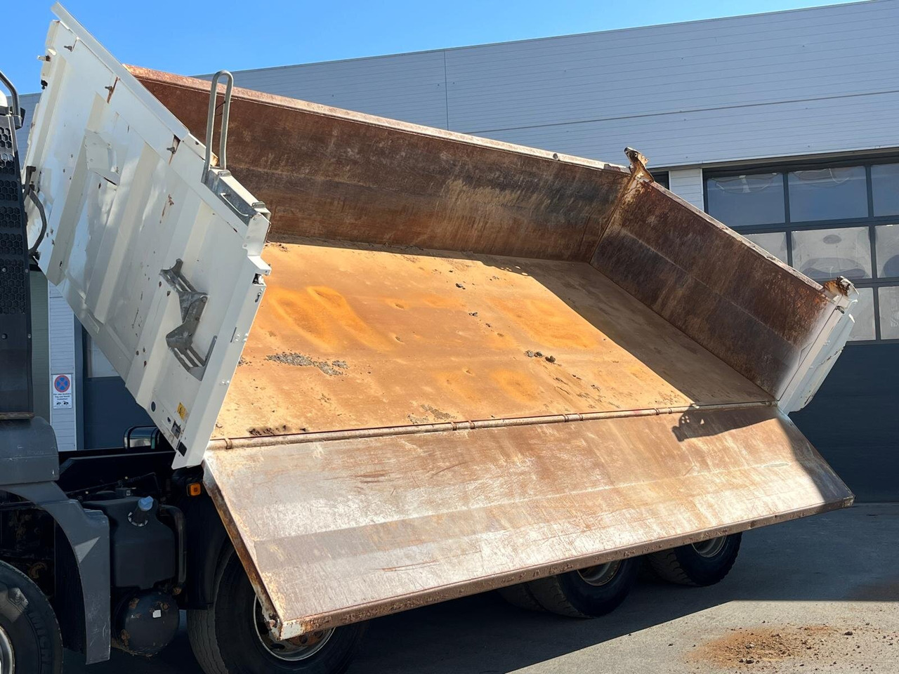 MAN TGS 35.460 8X4 BB TGS 35.460 8X4 BB, Meiller Bordmatik 13m³ - Tippbil: bilde 2 MAN TGS 35.460 8X4 BB TGS 35.460 8X4 BB, Meiller Bordmatik 13m³ - Tippbil: bilde 2