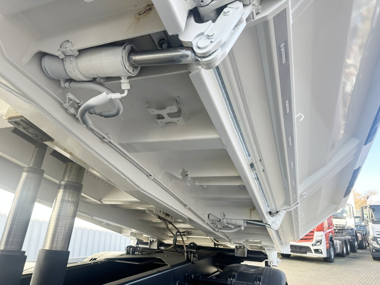 MAN TGS 35.460 8X4 BB TGS 35.460 8X4 BB, Meiller Bordmatik 13m³ - Tippbil: bilde 3 MAN TGS 35.460 8X4 BB TGS 35.460 8X4 BB, Meiller Bordmatik 13m³ - Tippbil: bilde 3