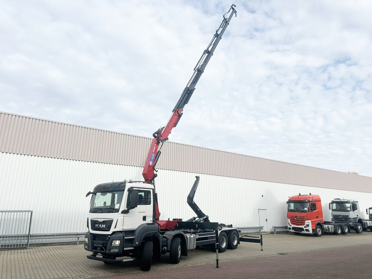 MAN TGS 35.480 8X4 BL TGS 35.480 8X4 BL, Intarder, Kran HMF 3220-K6, 4-fach Abstützung, Funk - Krokbil, Kranbil: bilde 1 MAN TGS 35.480 8X4 BL TGS 35.480 8X4 BL, Intarder, Kran HMF 3220-K6, 4-fach Abstützung, Funk - Krokbil, Kranbil: bilde 1
