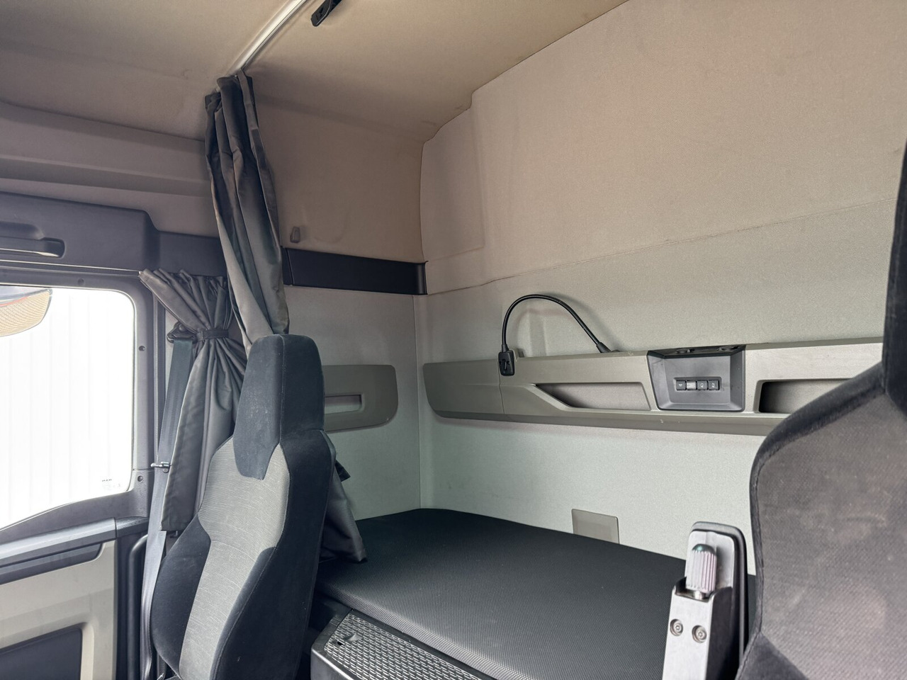 MAN TGX 26.470 6X2-4 BL TGX 26.470 6X2-4 BL, VDL 21-S 6200 Abrollkipper bis 7 m, , Lenk-/Liftachse, XLX-Fahrerhaus, Funk - Krokbil: bilde 5 MAN TGX 26.470 6X2-4 BL TGX 26.470 6X2-4 BL, VDL 21-S 6200 Abrollkipper bis 7 m, , Lenk-/Liftachse, XLX-Fahrerhaus, Funk - Krokbil: bilde 5