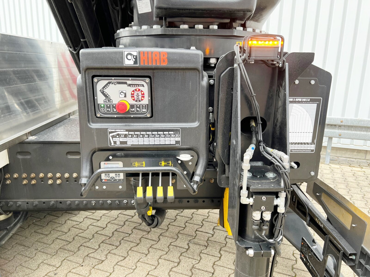 MAN TGX 26.510 6x2-4 LL CH TGX 26.510 6x2-4 LL, Kran Hiab X-HiPro 548 E-8, Lenk-/Liftachse, TwistLock 20Fuß, Funk, Retarder - Kranbil, Planbil: bilde 3 MAN TGX 26.510 6x2-4 LL CH TGX 26.510 6x2-4 LL, Kran Hiab X-HiPro 548 E-8, Lenk-/Liftachse, TwistLock 20Fuß, Funk, Retarder - Kranbil, Planbil: bilde 3