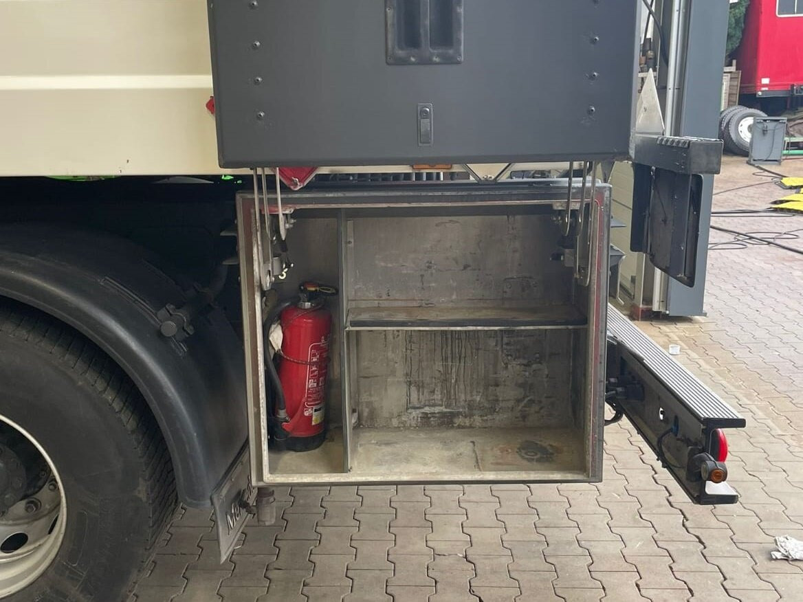 Mercedes-Benz Actros 1844 L 4x2 Actros 1844 L 4x2, Tank 14.250l - Tankbil: bilde 4 Mercedes-Benz Actros 1844 L 4x2 Actros 1844 L 4x2, Tank 14.250l - Tankbil: bilde 4