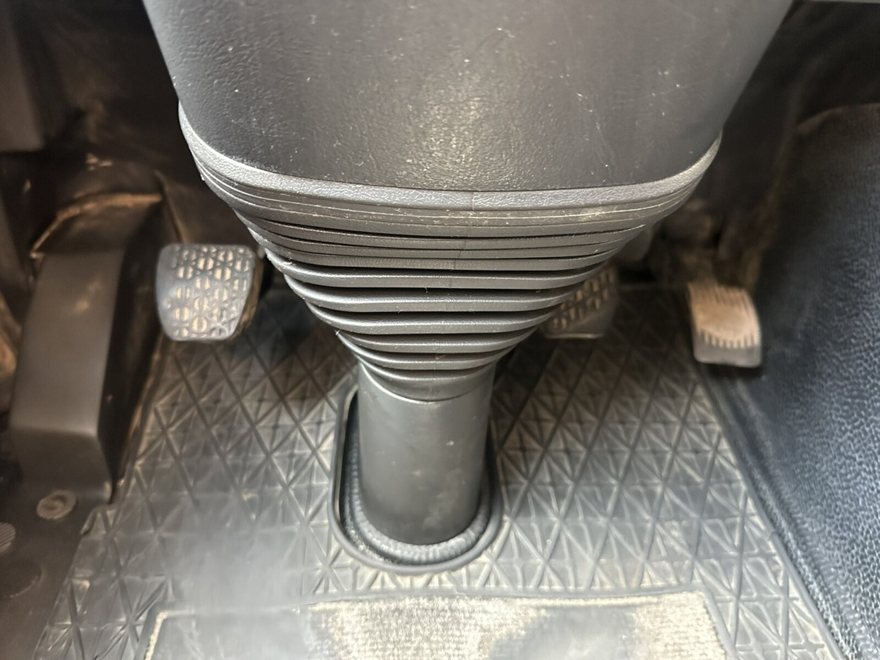 Mercedes-Benz Actros 3348 AK 6x6 Actros 3348 AK 6x6 - Chassis lastebil: bilde 4 Mercedes-Benz Actros 3348 AK 6x6 Actros 3348 AK 6x6 - Chassis lastebil: bilde 4