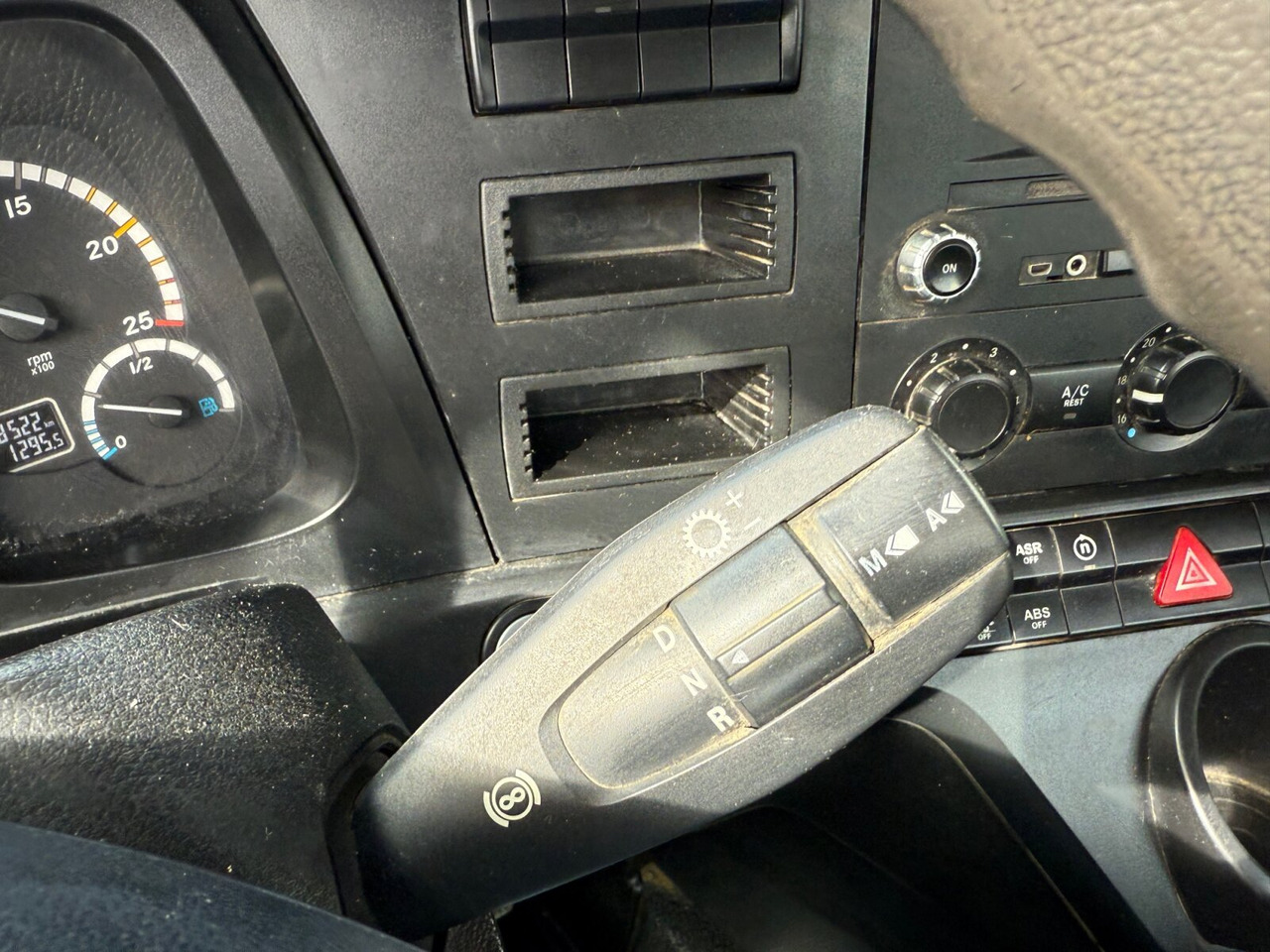 Betongbil Mercedes-Benz Arocs 3240 8x4 Arocs 3240 8x4, 9 cbm Liebherr HTM 904 F: bilde 6