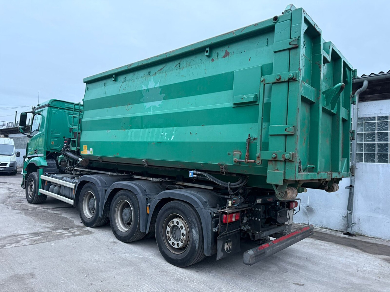 Mercedes-Benz Arocs 3240 L 8x4 ENA Arocs 3240 L 8x4 ENA, Lenk-/Liftachse, Navi, Hiab Abrollkipper - Krokbil: bilde 2 Mercedes-Benz Arocs 3240 L 8x4 ENA Arocs 3240 L 8x4 ENA, Lenk-/Liftachse, Navi, Hiab Abrollkipper - Krokbil: bilde 2