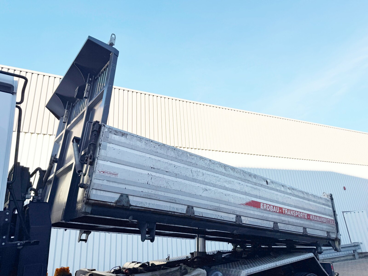 Mercedes-Benz Arocs 3351 AK 6x6 Arocs 3351 AK 6x6, Retarder, Grounder, Motorabtrieb, pneum. Heckklappenöffnung - Tippbil: bilde 2 Mercedes-Benz Arocs 3351 AK 6x6 Arocs 3351 AK 6x6, Retarder, Grounder, Motorabtrieb, pneum. Heckklappenöffnung - Tippbil: bilde 2