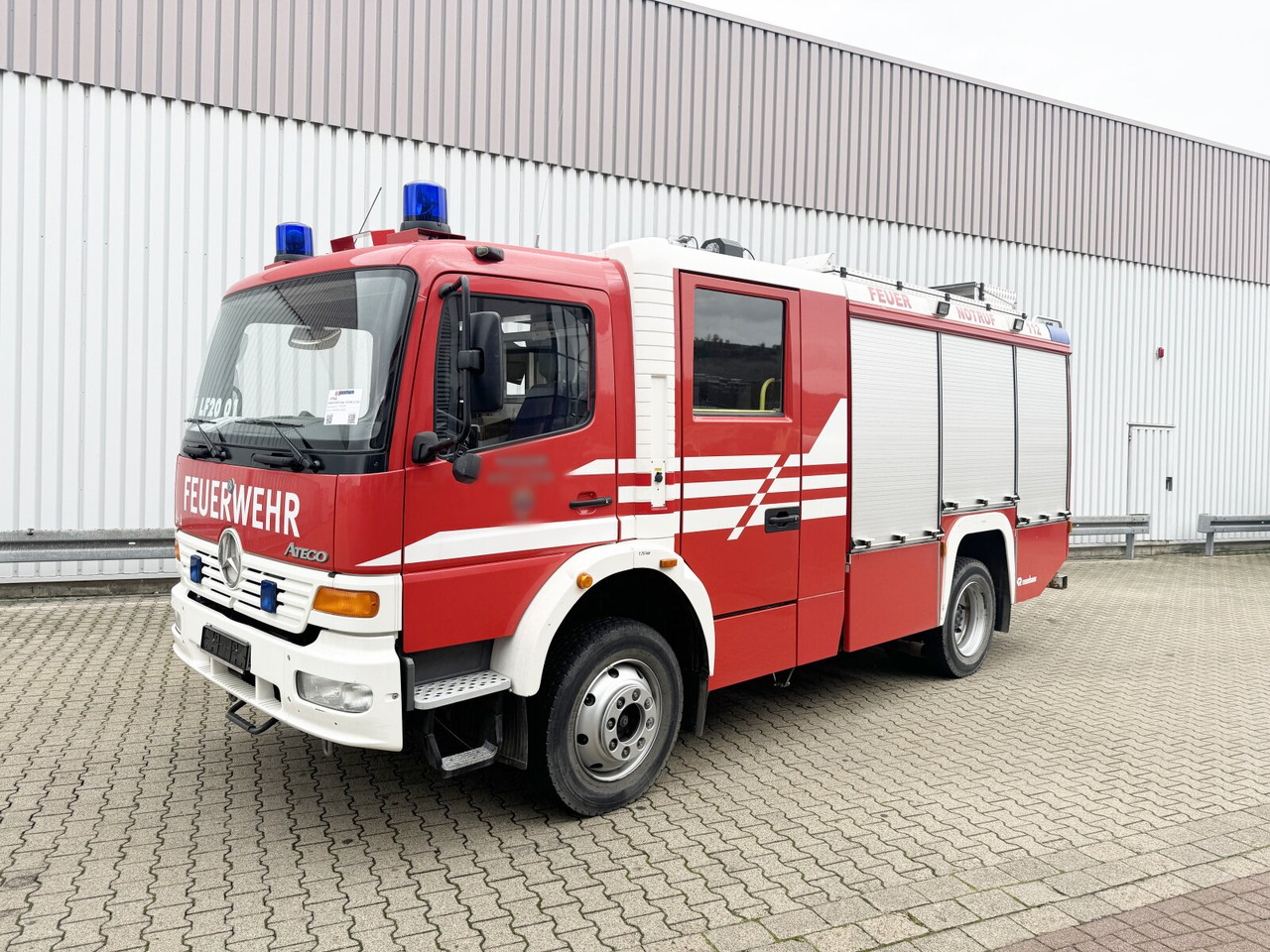 Mercedes-Benz Atego 1325 4x4, LF 16/12 Atego 1325 4x4, 8+1 Sitze, LF 16/12 - Ambulanse: bilde 1 Mercedes-Benz Atego 1325 4x4, LF 16/12 Atego 1325 4x4, 8+1 Sitze, LF 16/12 - Ambulanse: bilde 1
