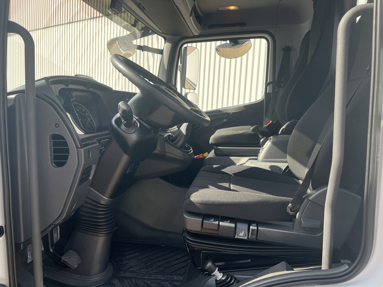 Mercedes-Benz Atego 818 K 4x2 Atego 818 K 4x2, 2x AHK, Meiller-Kipper, mehrfach Vorhanden! - Tippbil: bilde 4 Mercedes-Benz Atego 818 K 4x2 Atego 818 K 4x2, 2x AHK, Meiller-Kipper, mehrfach Vorhanden! - Tippbil: bilde 4