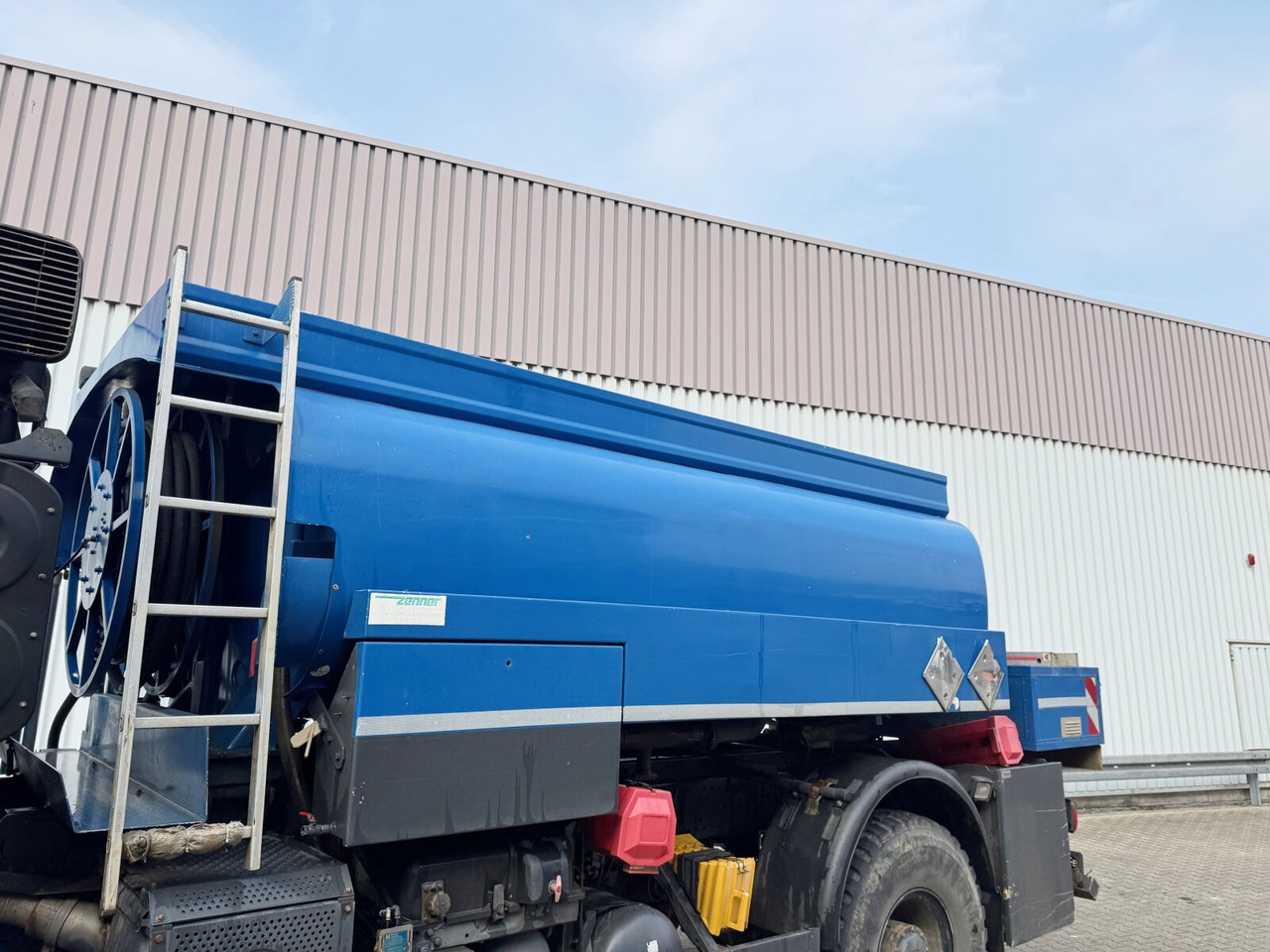Mercedes-Benz Axor 1829 A 4x4 Axor 1829 A 4x4, Willig Tank ca. 8500l, 2 Kammern - Tankbil: bilde 4 Mercedes-Benz Axor 1829 A 4x4 Axor 1829 A 4x4, Willig Tank ca. 8500l, 2 Kammern - Tankbil: bilde 4
