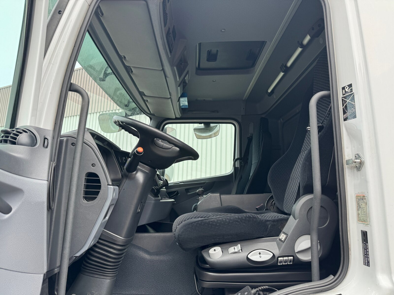 Mercedes-Benz Axor 1833 L 4x2 Axor 1833 L 4x2, Getränkekoffer - Skapbil: bilde 2 Mercedes-Benz Axor 1833 L 4x2 Axor 1833 L 4x2, Getränkekoffer - Skapbil: bilde 2