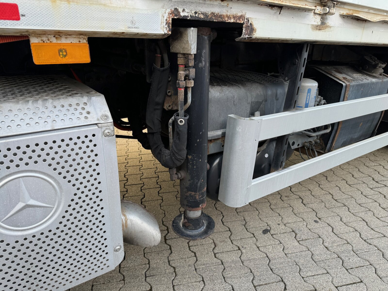 Mercedes-Benz Axor 2536/43 L 6x2 Axor 2536/43 L 6x2 mit Heckkran Palfinger PK 24502 F - Kranbil: bilde 5 Mercedes-Benz Axor 2536/43 L 6x2 Axor 2536/43 L 6x2 mit Heckkran Palfinger PK 24502 F - Kranbil: bilde 5