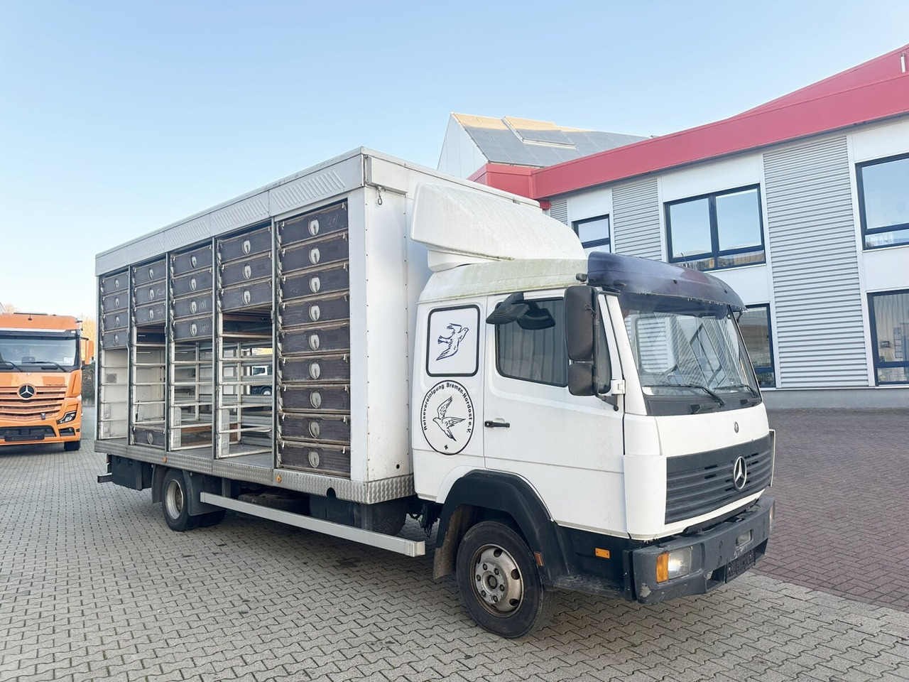 Skapbil Mercedes-Benz LK 817 4x2 LK 817 4x2, Taubentransporter: bilde 9