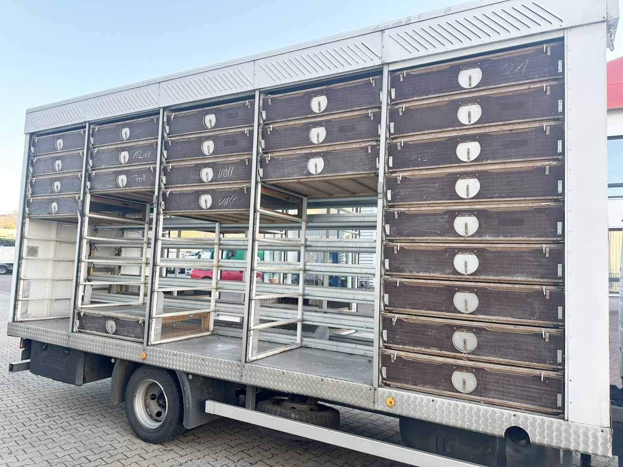 Skapbil Mercedes-Benz LK 817 4x2 LK 817 4x2, Taubentransporter: bilde 15